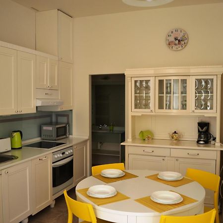 Sunflower 2Bdr Flat By Ruterra Prague Exterior photo