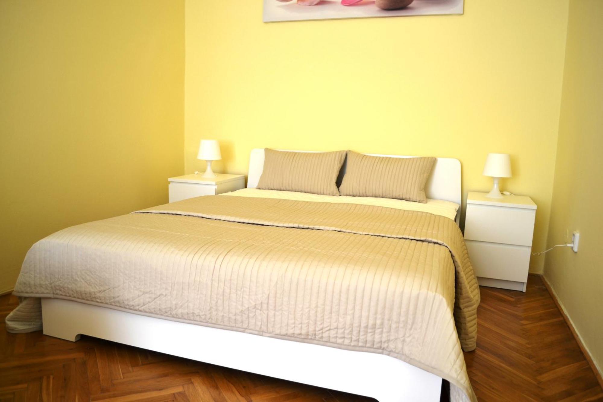 Sunflower 2Bdr Flat By Ruterra Prague Exterior photo